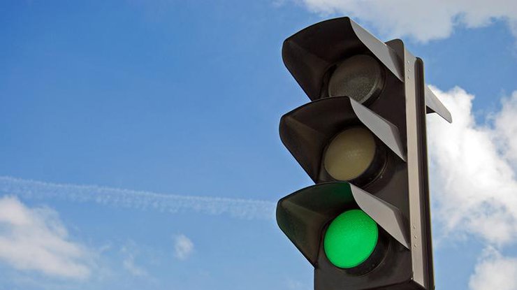 В Украине таки изменят стандарты работы светофоров 