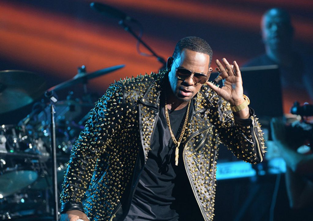 Певца R. Kelly могут привлечь за сексуальные домогательства