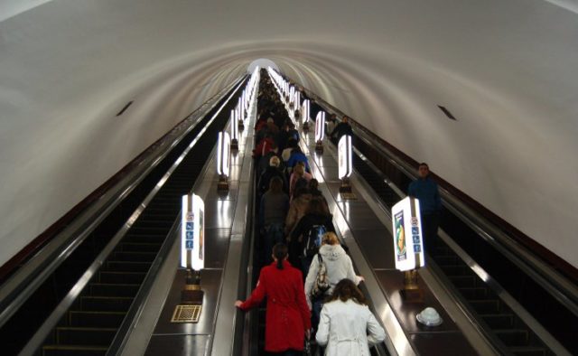 Украинский министр устроил показуху в метро: с таким видом туда не ходят