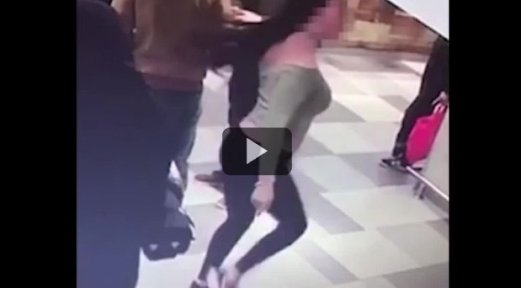 Пара предалась разврату прямо на кассе "Макдоналдса". ВИДЕО