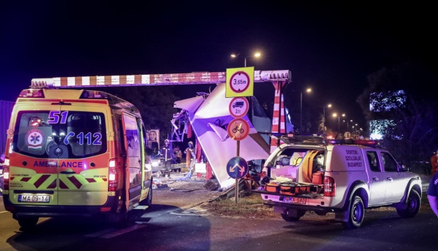 ДТП в Будапеште: украинский автобус въехал в 3,65-метровый ограничитель, есть пострадавшие. ФОТО