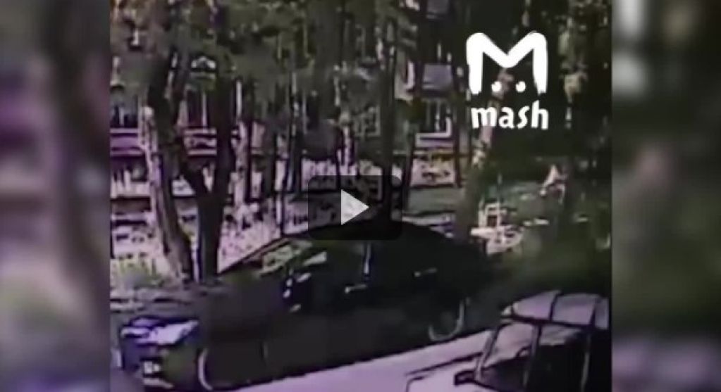 Десять ножевых ранений. В Москве попал на видео ревнивец, избивающий девушку