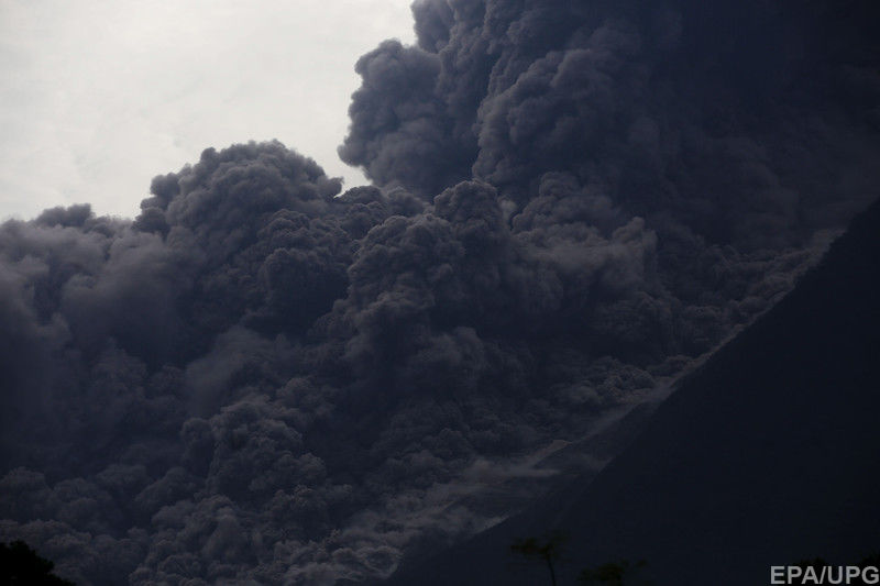В Гватемале объявлена срочная эвакуация населения из-за нового извержение вулкана Фуэго
