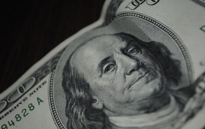 Нацбанк советует украинцам быть поосторожнее с долларами