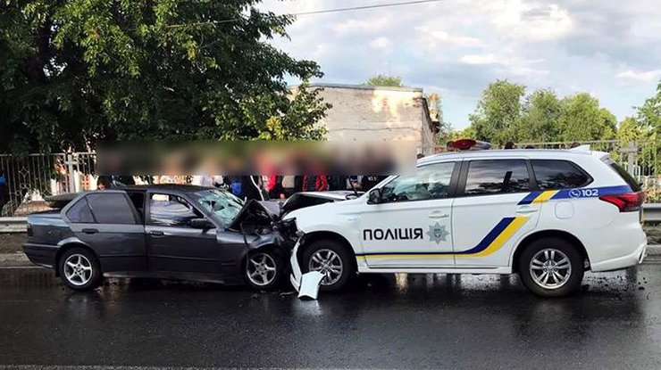 Под Харьковом автомобиль полиции попал в страшную аварию. ФОТО