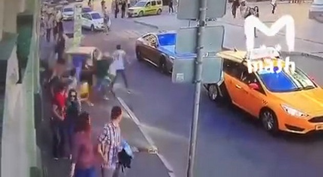 Думал, что убьют: таксист раздавил болельщиков в Москве, все подробности. ВИДЕО