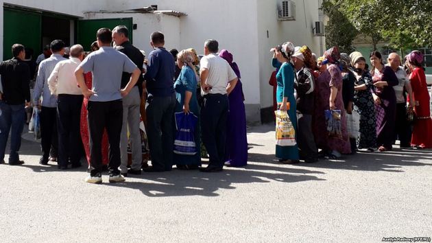 В Туркменистане начинается голод:  хлеб продают по паспорту. ФОТО