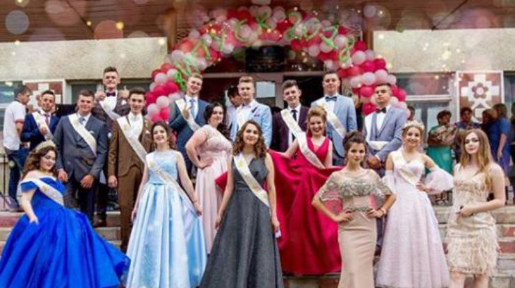 Выпускной 2018: самые красивые наряды украинских школьниц. ФОТО