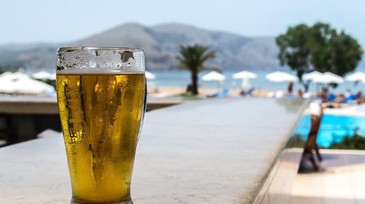 Чем опасно употребление алкоголя на пляже