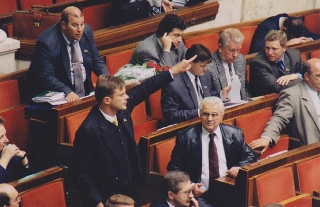 «Обозреватель» – «прачечная» для Порошенко с грязным бельем и мертвыми душами