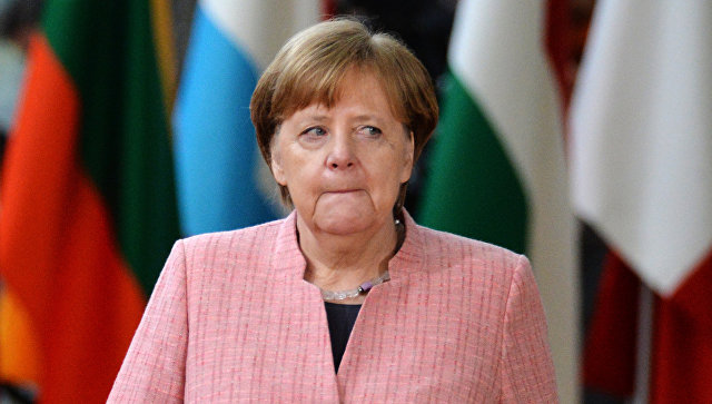 Партнер Меркель по коалиции Зеегофер хочет подать в отставку
