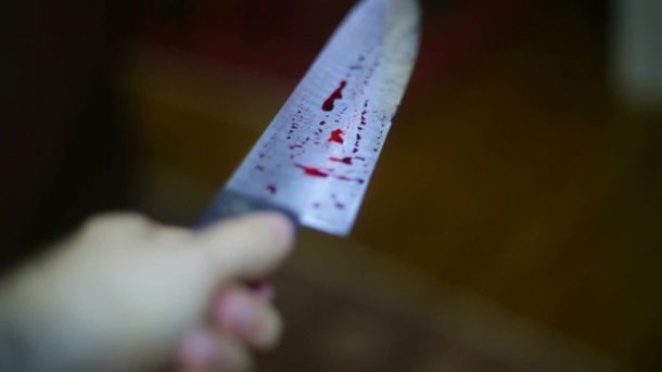 Поножовщина в Полтавской области: полицейскому-миротворцу вонзили нож в грудь