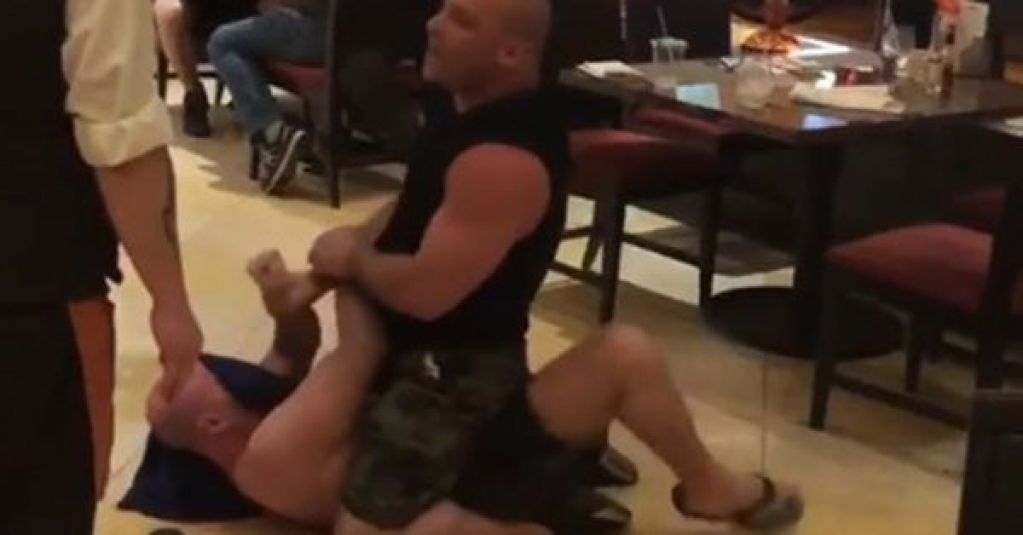 Пьяный посетитель ресторана по ошибке напал на экс-чемпиона UFC. ВИДЕО