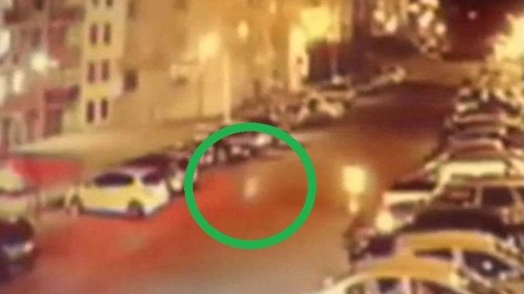 Камера видеонаблюдения засняла загадочную дымчатую фигуру