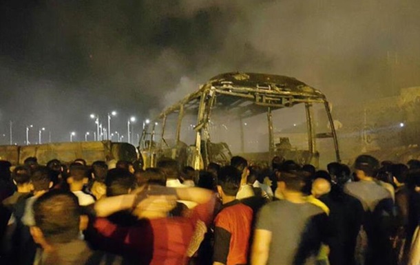 В Иране автобус с пассажирами столкнулся с автоцистерной: погибли более 11 человек