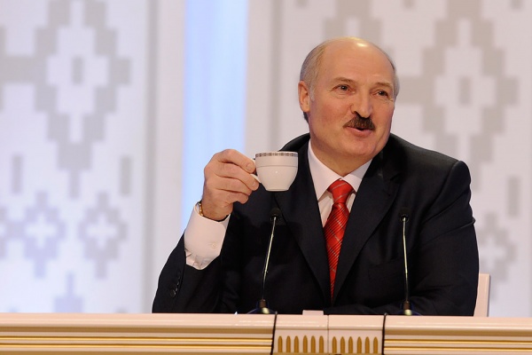 Лукашенко вручил «Мисс Беларусь-2018» счёты и предложил возглавить колхоз. ФОТО