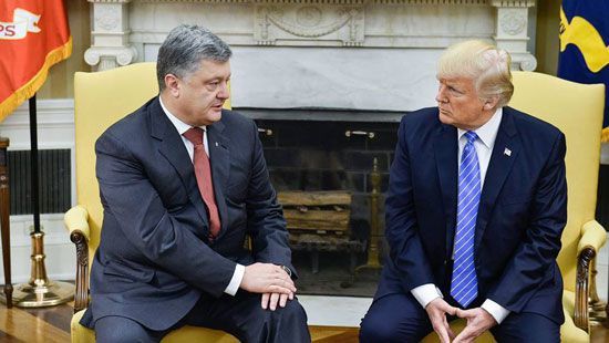 Без прессы: источник рассказал о 20-минутной встрече Трампа с Порошенко