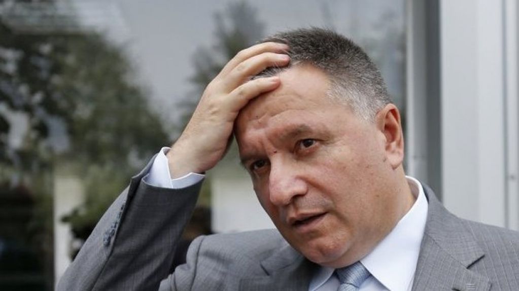 Аваков и Холодницкий обменялись “рюкзаками” на “аквариум” без Президента 