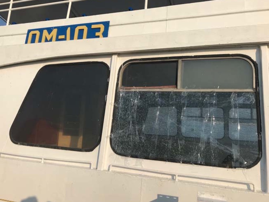 В Скадовске расстреляли пассажирский теплоход. ФОТО