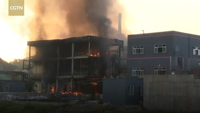 В Китае горит химзавод, погибли почти 20 человек 