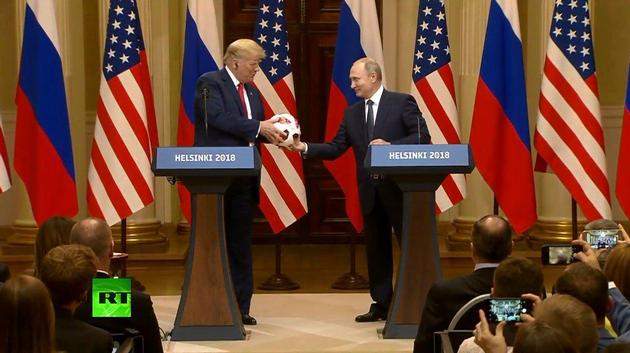Путин сделал подарок Трампу: президент США сразу же от него избавился