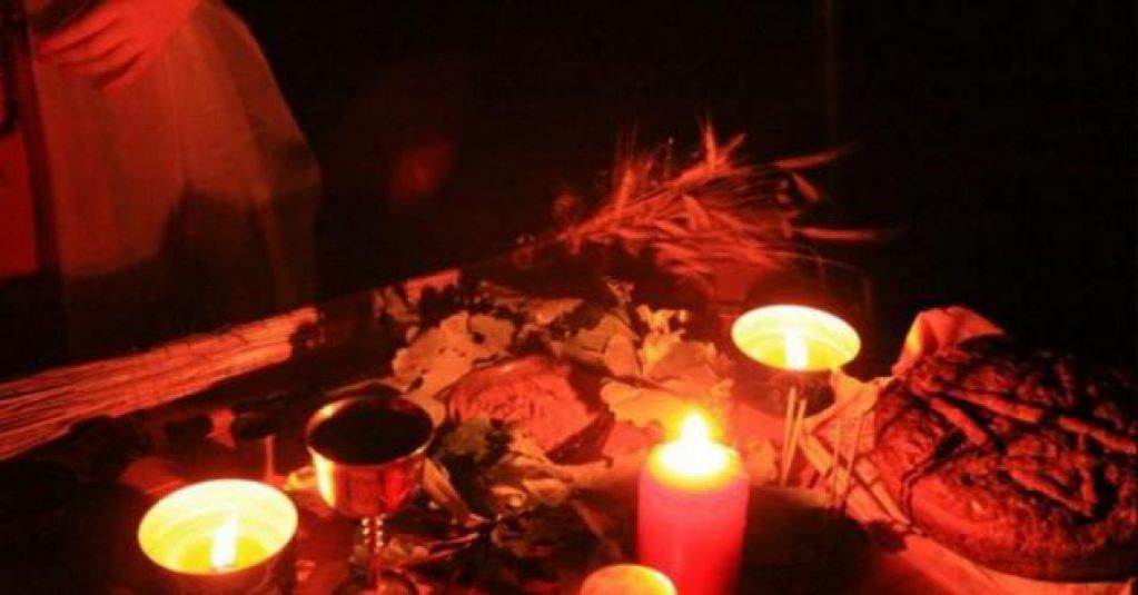 Во славу Сатане: дети искупались в крови матери