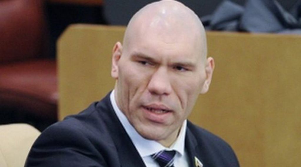 «Убогий финт…»: Валуев неожиданно прокомментировал разгромную победу Усика в Москве 