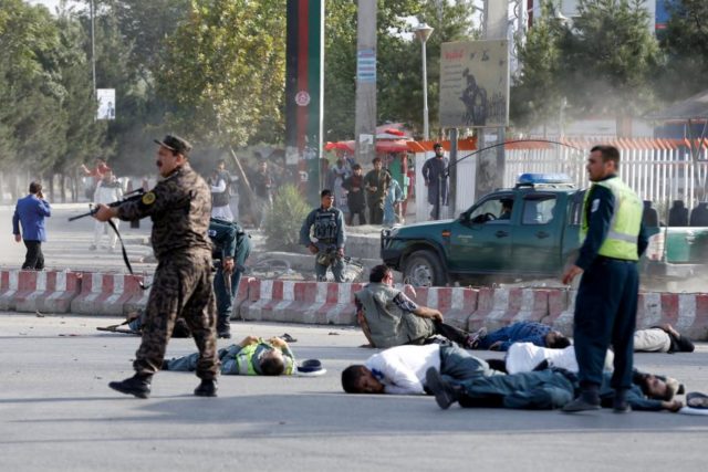 Асфальт вкритий бездиханними тілами: стали відомі нові подробиці теракту у Кабулі