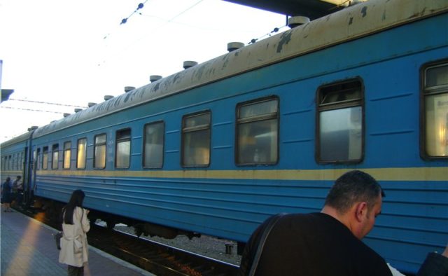 Украинский не знаю и учить не буду: проводница во Львове набросилась на пассажира