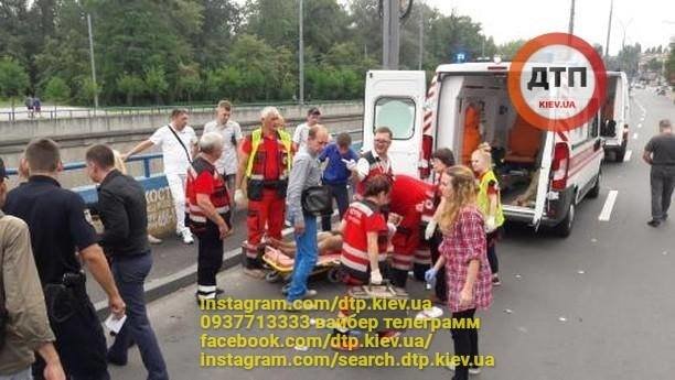 ДТП в Киеве: из-за столкновения троих авто пострадали четыре пешехода, один погиб