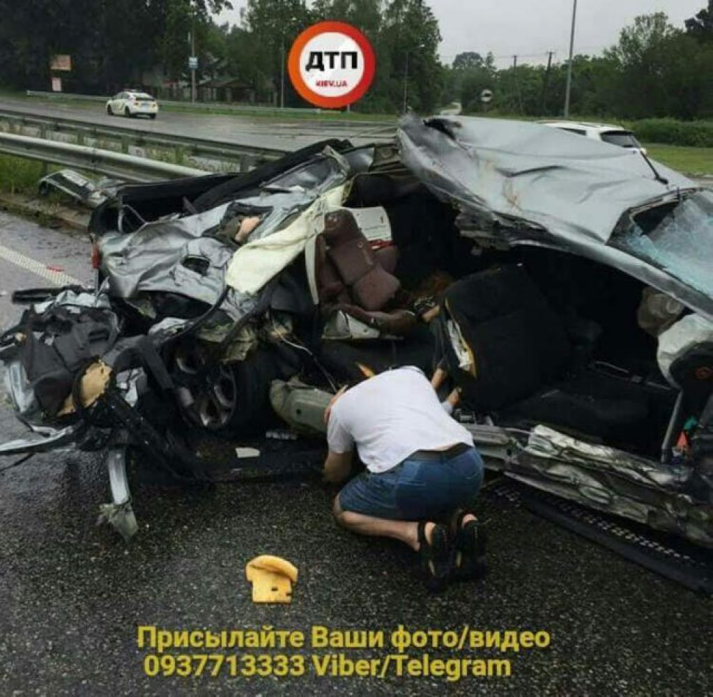 Жуткое ДТП под Киевом: погиб ребенок с матерью
