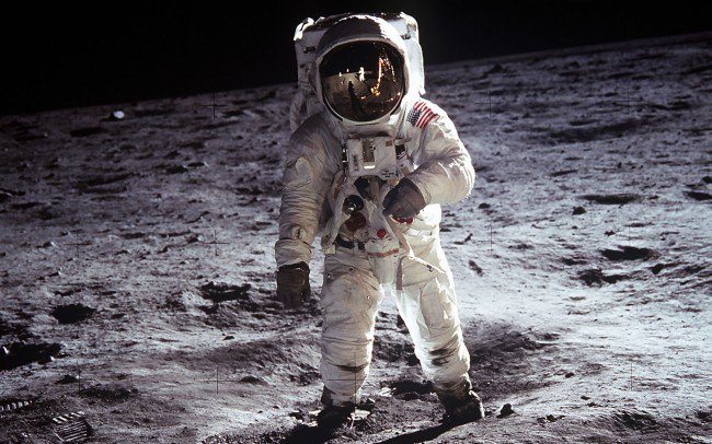 Как астронавты бегали и падали на Луне: архивное ВИДЕО NASA
