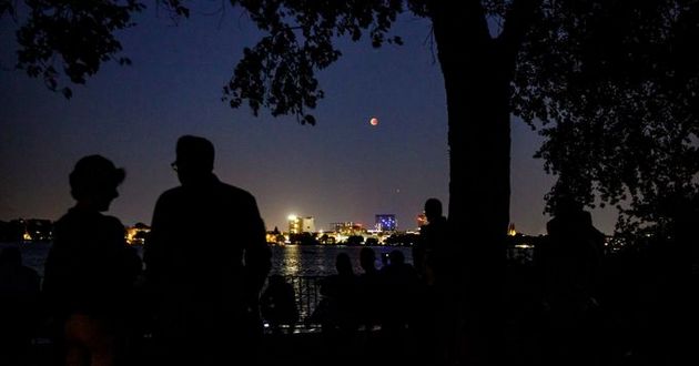 Лунное затмение: как видели кровавую луну в Украине и мире. ФОТО