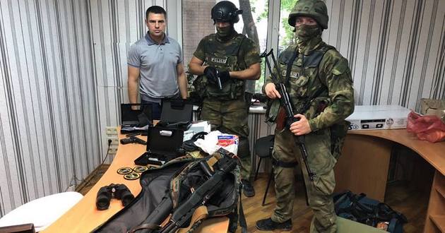 В Одессе серьезно вооруженные люди захватили предприятие