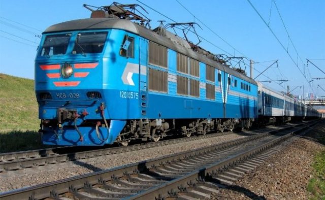 Столкновение пассажирского поезда под Киевом: есть погибшие, ФОТО с места трагедии