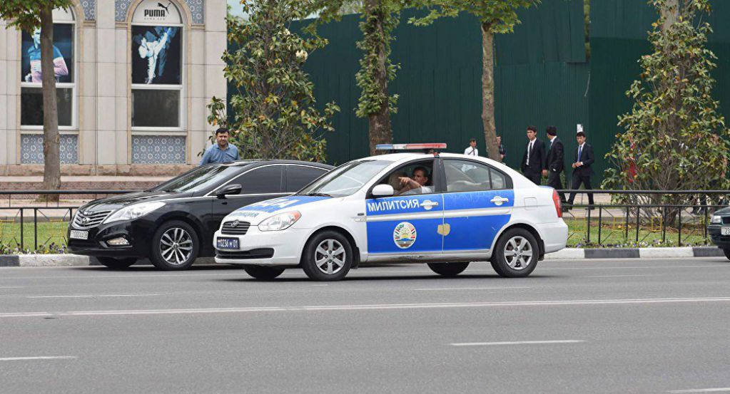 В Таджикистане автомобиль протаранил группу иностранных туристов, есть погибшие