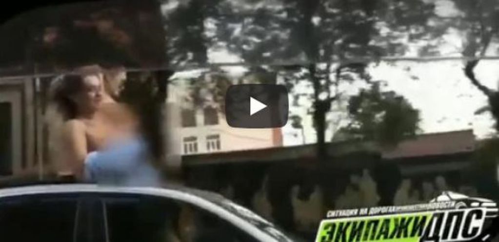 Две девушки проехали с обнаженной грудью по улицам Владивостока. ВИДЕО