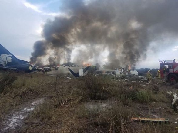 Катастрофа самолета в Мексике: пассажирам и экипажу удалось спастись