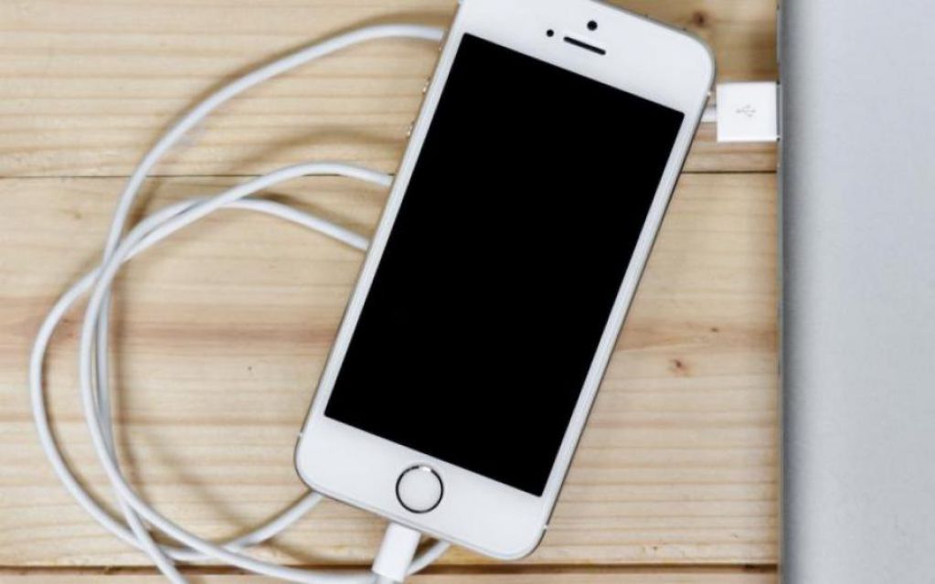 Заряжать iPhone от компьютера опасно, и вот почему