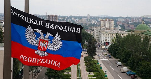 В Донецке странно начали выгорать «флаги ДНР». ФОТО