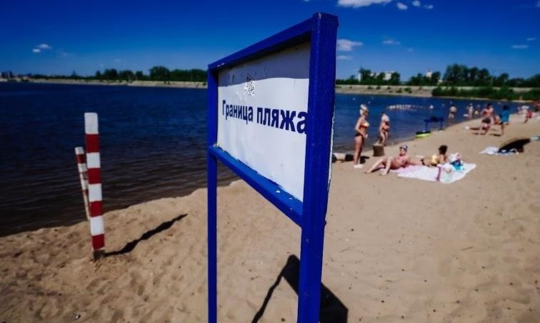 В России ревнивица избила женщину и бросила ее на пляже без одежды