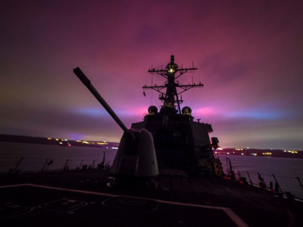 Ракетный эсминец США вошел в Черное море