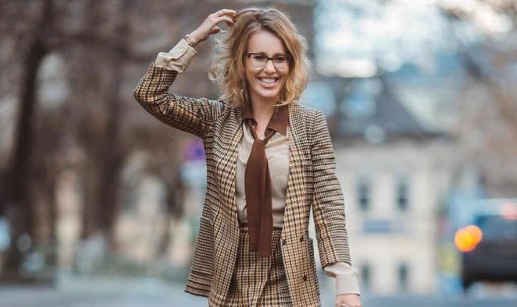 Пьяная Ксения Собчак упала с лестницы