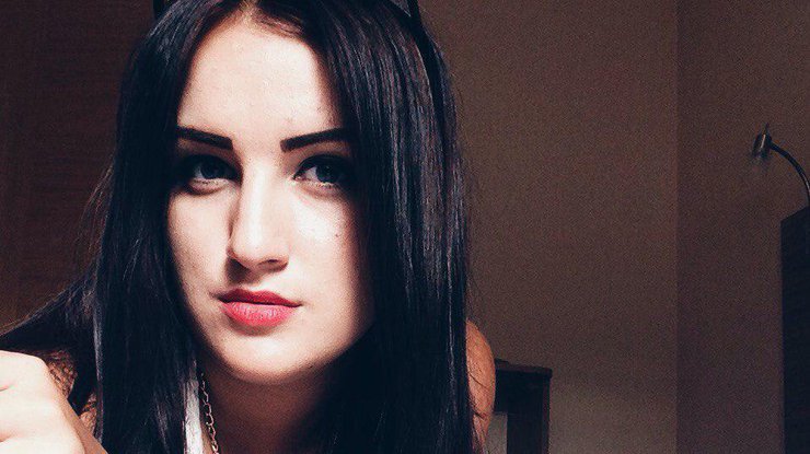 В Киеве толпой избили дочь умершего волонтера