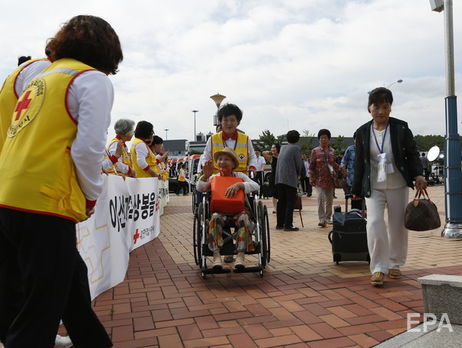 Впервые за 65 лет: граждане Южной Кореи встретились с родственниками из КНДР