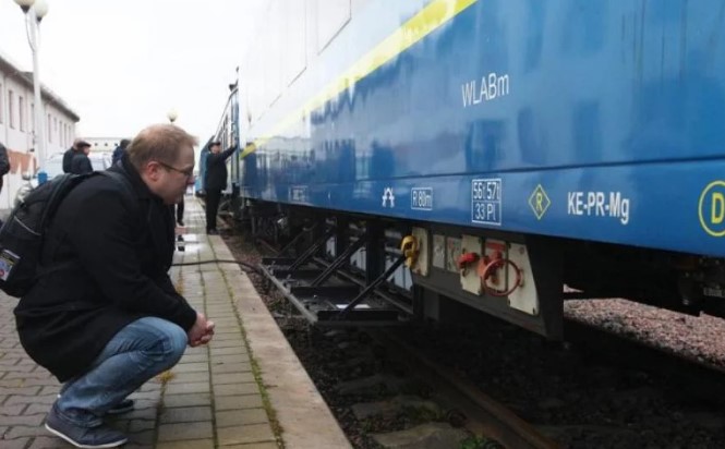 Поездка в один конец: дырявый поезд привел украинцев в бешенство