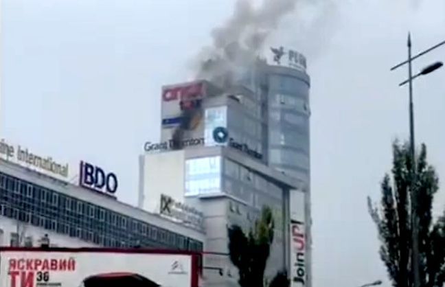 Пожар в Киеве: горит 20-этажное офисное здание. ВИДЕО 