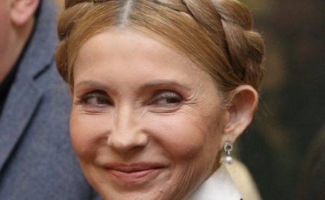 В предвыборном забеге «бабушка» Тимошенко оголила грудь: откровенное фото