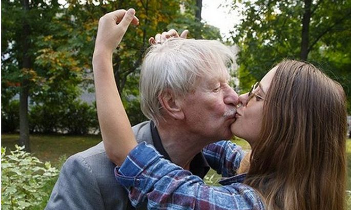87-летний Краско рассказал о постельных хлопотах с молодой женой