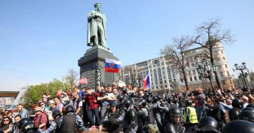 По всей России проходят митинги против Путина: людей задерживают и избивают. ФОТО, ВИДЕО